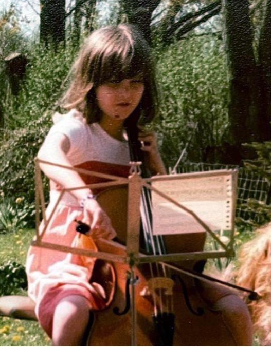 Saskia Rao-de Haas with the Indian cello
