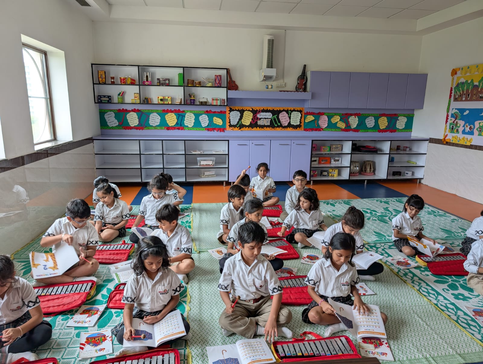 Children playing the Swartarang